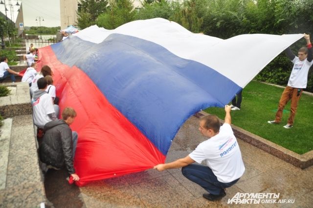Триколор станет символом Дня России. 