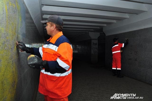Проводится ремонт подземного перехода на остановке 