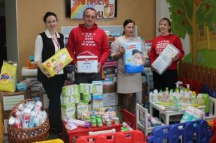 Вся собранная продукция была передана фонту «Дедморозим» и помещена на специальный склад. Детям-сиротам должно хватить её на полгода.
