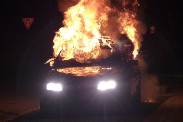 Владелец автосервиса в Оренбурге заплатит владельцу за сгоревшее авто.