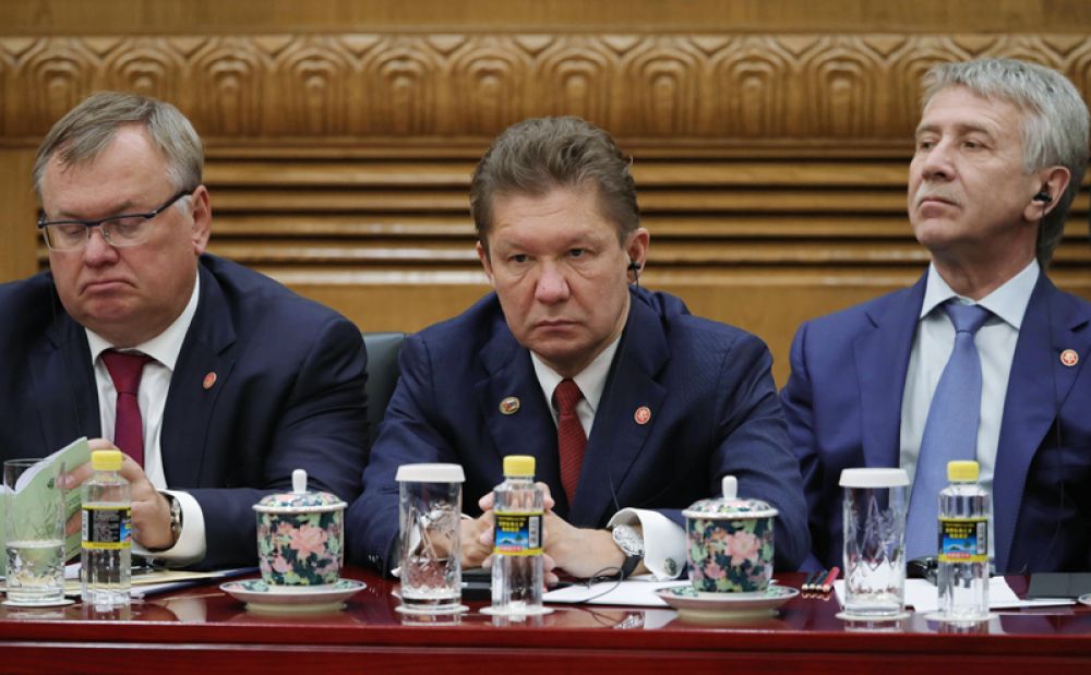 Президент-председатель правления Банка ВТБ Андрей Костин, председатель правления «Газпрома» Алексей Миллер и председатель правления, член совета директоров компании «Новатэк» Леонид Михельсон во время российско-китайских переговоров в Пекине.