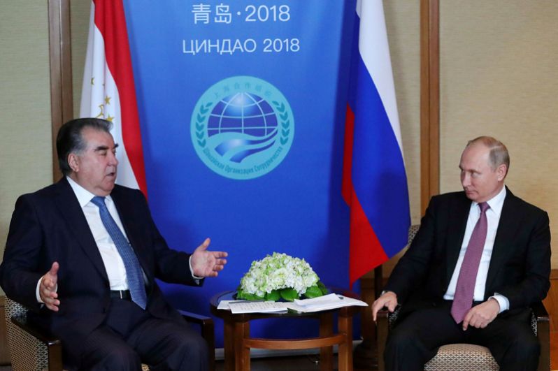 Президент РФ Владимир Путин и президент Таджикистана Эмомали Рахмон.