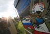 Граффити, посвященное чемпионату мира по футболу 2018 года, на строении трансформаторной подстанции на Серебрянической набережной в Москве.