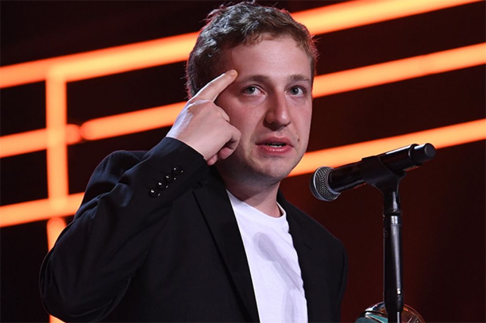 Актёр Степан Девонин с призом за лучшую мужскую роль в фильме "Сердце мира".