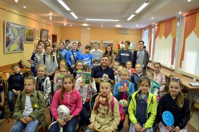 Тюменские ребята познакомились с детским писателем из Крыма