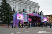 Для концерта в честь 100-летия Кемерова собрали большую сцену.