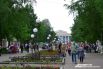 Массовые гуляния в центре Кемерова начались с самого утра.