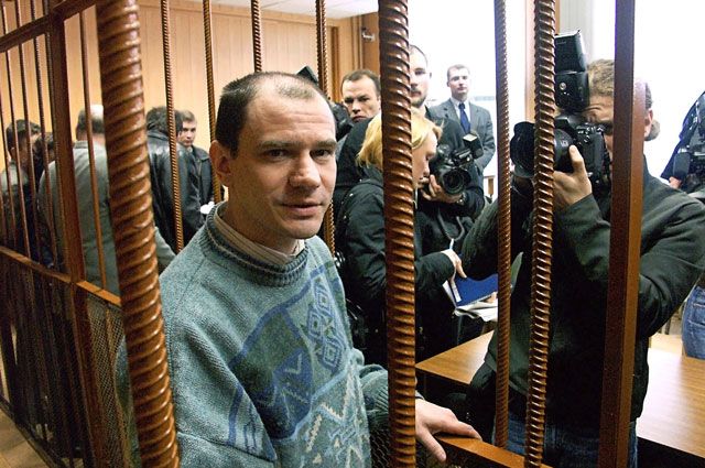 Игорь Сутягин на скамье подсудимых в зале Московского городского суда, апрель 2004 г.