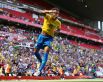 Прошлым летом «ПСЖ» купил Неймара у «Барселоны» за 222 млн евро, сделав бразильца самым дорогим футболистом мира. В рейтинге Forbes капитан сборной Бразилии занимает третье место с доходом 90 млн долларов.