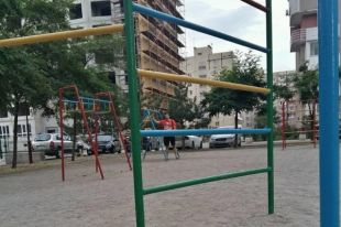 В Запорожье на детской площадке мальчик сломал себе позвоночник