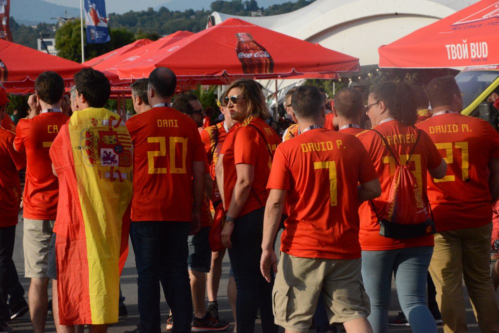 Фанатов сборной Испании несчетное количество.