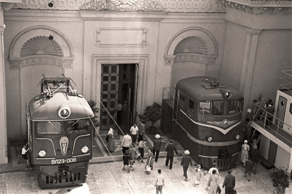 На выставке достижений народного хозяйства (ВДНХ). 1960 год.
