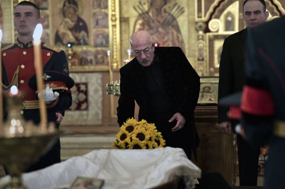 Певец Александр Розенбаум на церемонии прощания со Станиславом Говорухиным в Преображенской церкви храма Христа Спасителя.