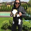 Юрий Горбунов и Катя Осадчая скрывали свои отношения от посторонней публики долгое время, а рассказали о них лишь незадолго до того, как Катя родила Юрию сына Ивана. К слову, для Кати это уже второй ребенок - от первого брака она воспитывает сына Илью.