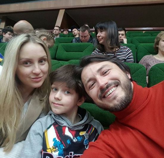 Шоумэн, комик и волонтер Сергей Притула во втором браке с Екатериной Сопельник воспитывает дочь Соломию. От первого брака у него есть сын Дмитрий, который часто проводит время с отцом и его новой семьей. Сам Притула отмечает, что Дима отлично ладит с его новой женой.