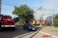 В Оренбурге во время пожара рухнул расселенный дом на Карагандинской.