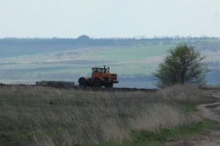 Под Одессой на полигоне 40 вооруженных лиц угрожали военным расправой