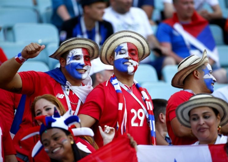 Фанаты сборной Панамы в национальных головных уборах.