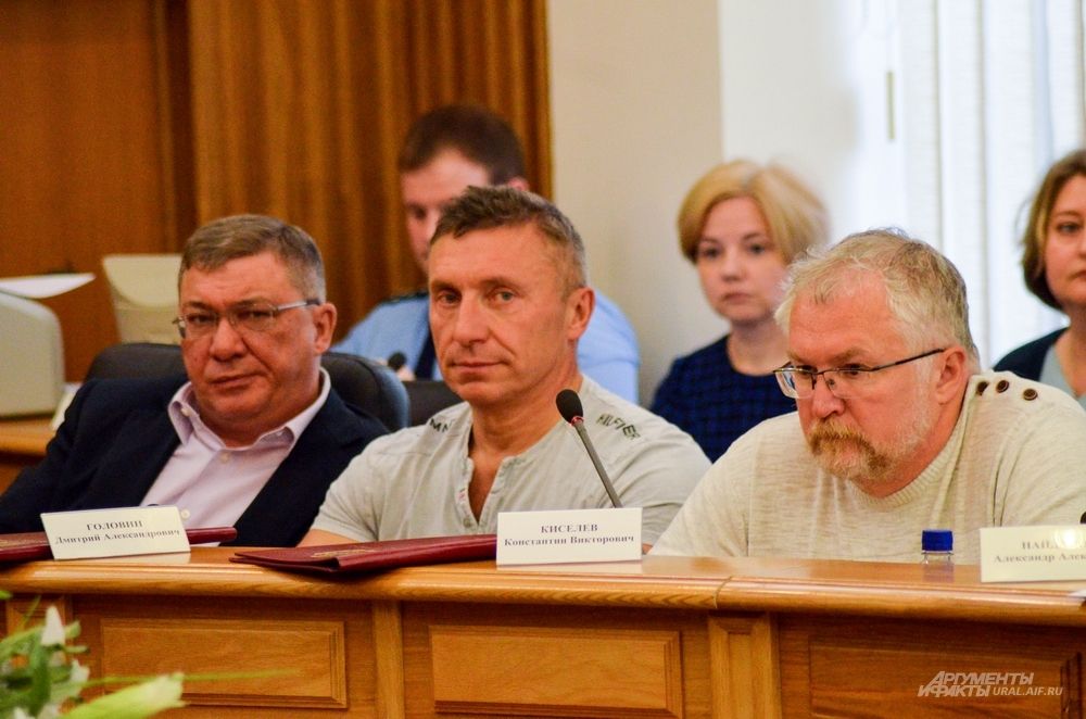 Депутаты Алексей Бородин, Дмитрий Головин и Константин Киселёв (слева направо).