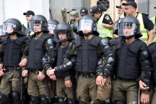 Киевская полиция открыла уголовное дело после стычек ветеранов под Радой
