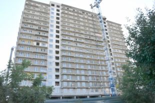 Дом готов на 80%, но месяцами этот показатель не меняется.
