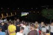 Болельщики смотрят игру на фоне стадиона ФК «Краснодар».