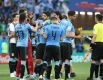 Сборная Уругвая празднует победу: они стали второй командой группы А, вышедшей в плей-офф.