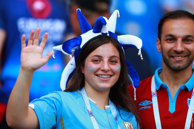 Уругвайские фанаты - открытые и лучезарные - под стать прозвищу своей сборной.