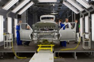 Среди легковых автомобилей в 2017 г. на первом месте по продажам была сделанная в России Skoda.