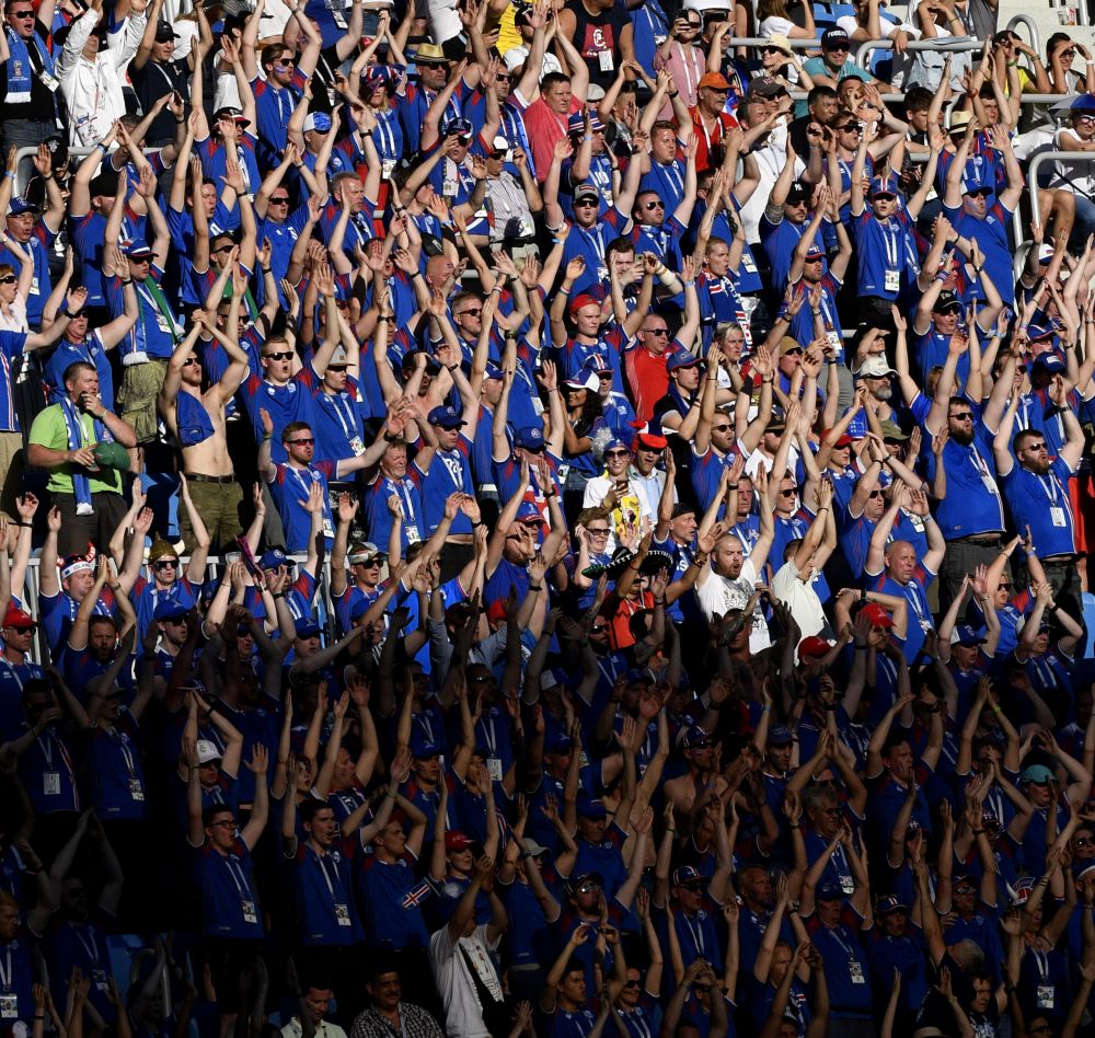 Больше всего на матч пришло болельщиков сборной Исландии - страна известна массовой поддержкой своей команды.