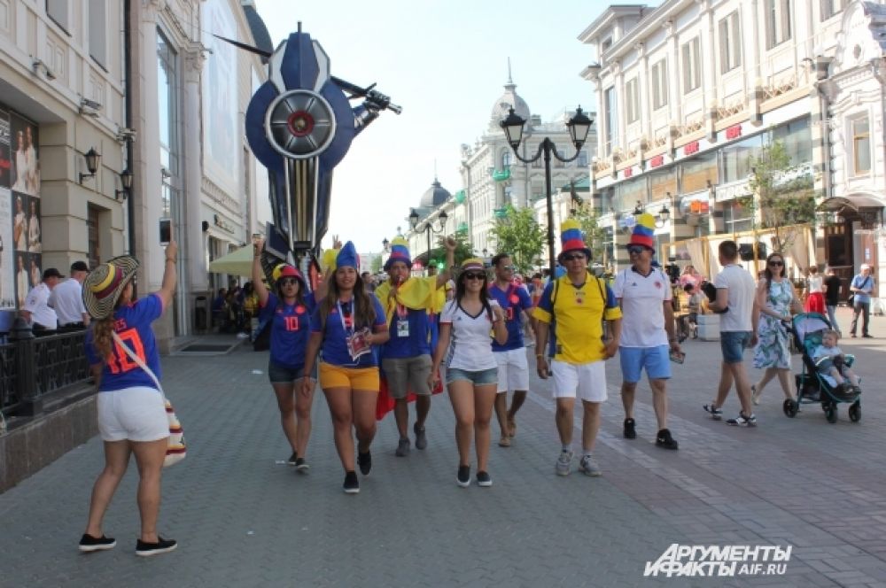 В дни чемпионата мира самая популярная прогулочная зона у болельщиков любой страны - пешеходная улица Баумана, которая является сосредоточием всевозможных баров и развлечений.