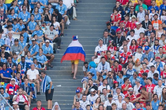 Российские болельщики поддерживали команду до финального свистка, но не все могли скрыть разочарование
