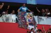 Перед матчем Нигерия – Аргентина в Санкт-Петербурге Марадона развернул баннер со своим изображением.
