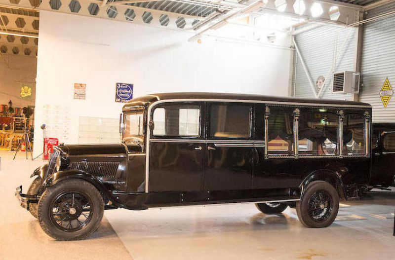 Катафалк Ford Model A 1928 года продали более чем за 9 тысяч евро.