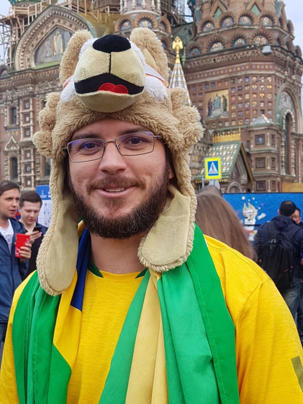 Среди болельщиков пользуется спросом шапка в виде Забиваки.
