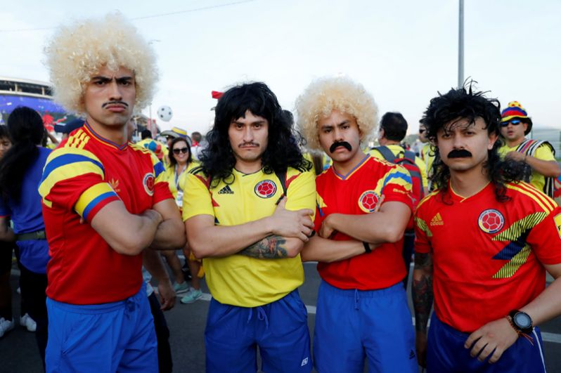 Колумбийские болельщики перед матчем с Польшей на стадионе в Казани.