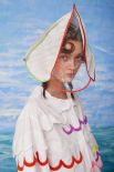 Согласны, смотрится экзотично. Но зато такой головной убор защитит ваше лицо от солнца.