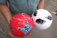 На таможне в Калининграде задержали 160 китайских мячей с символикой ЧМ.