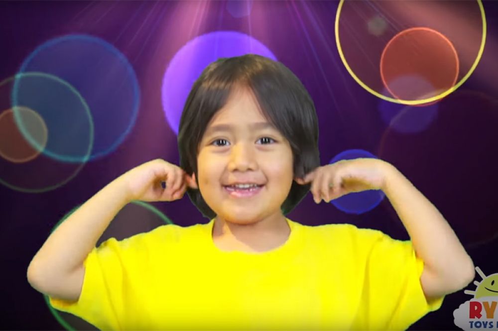 Ryan ToysReview. Шестилетний блогер Райан занимает восьмое место в ежегодном списке самых высокооплачиваемых звезд Youtube по версии Forbes. На его канал с ежедневными обзорами игрушек подписано более 14 миллионов человек.