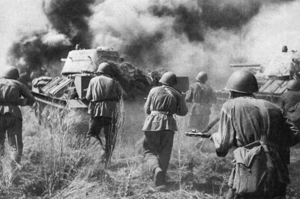 Советские войска Воронежского фронта в районе Прохоровки.
