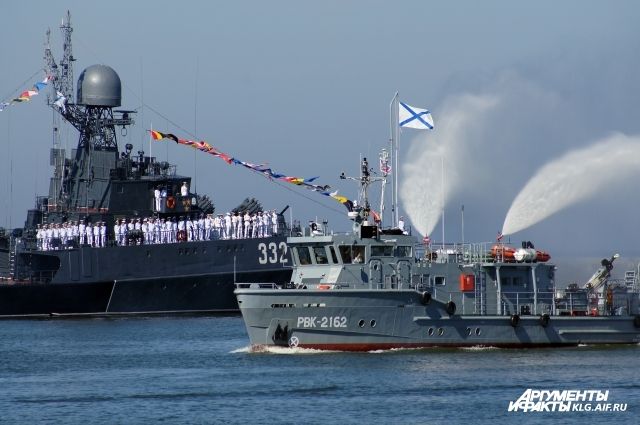 Корабли Балтфлота отправились в Санкт-Петербург на парад на День ВМФ.
