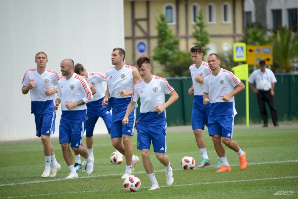  Александра Головин (на переднем плане) после чемпионата мира может оказаться в европейском топ-клубе.