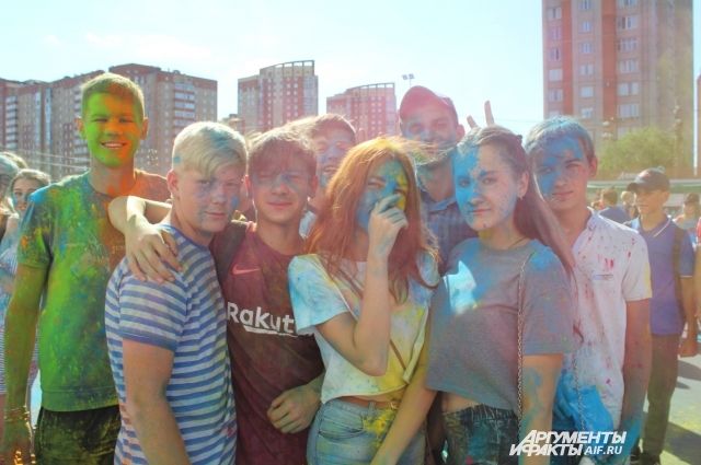 В Оренбурге вновь прошел фестиваль красок Холи.