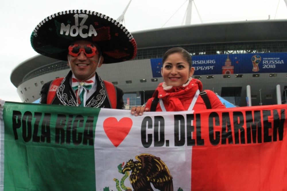 Костариканцы устроили настоящий карнавал у стадиона.