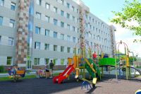 Врачи уверены, что установка игровой площадки сделает пребывание маленьких пациентов больницы комфортным, поскольку прогулки на свежем воздухе позитивно влияют на физическое и умственное развитие детей
