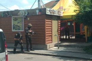 В Черкассах возле Центрального рынка звучали выстрелы