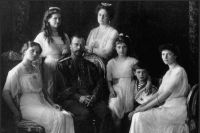 Николай II с семьёй. 