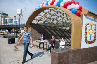 Вместо входа в метро функционирует только подземный переход.