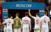 Игроки сборной Англии после поражения в матче с Хорватией на стадионе «Лужники» в Москве. 