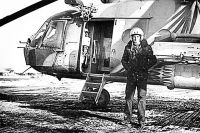 Игорь Родобольский у своей боевой машины - вертолёта Ми-8. Афганистан, конец 1980-х гг.